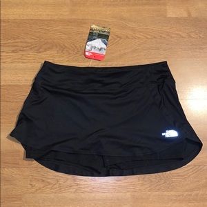 NWT The North Face - Kick Up Dust Skirt, Black, M